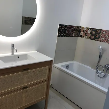 Holiday home Maison Origines Pour 2 Personnes *